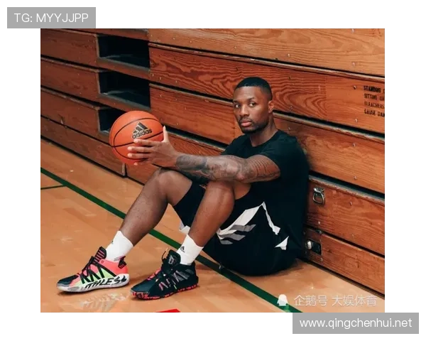 利拉德休赛期天天喝蛋白粉当水，家里泳池边摆满训练器械